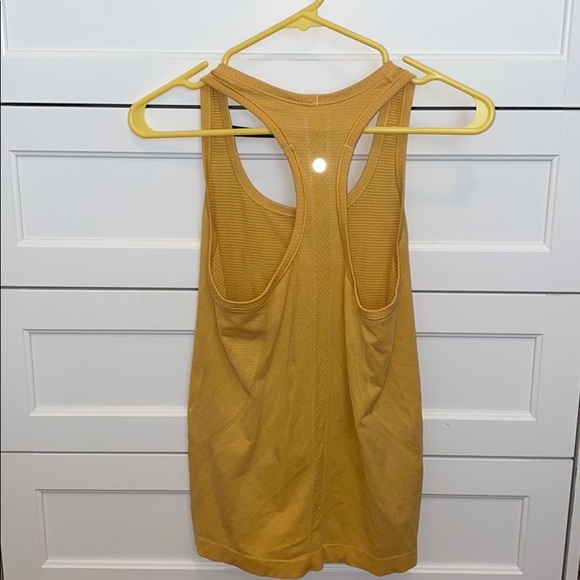 COPY - Lulu lemon tank top - Picture 2 of 4